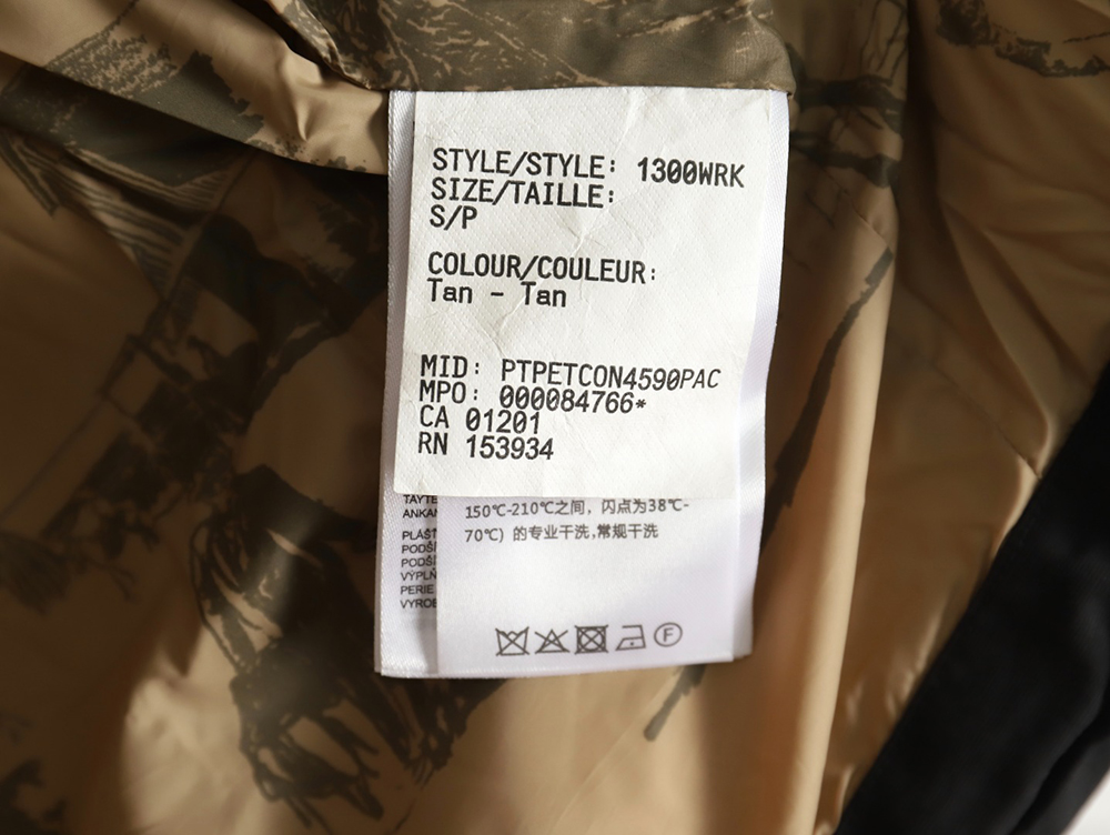 Can*a Go*e joint strapped short down jacket tsk1