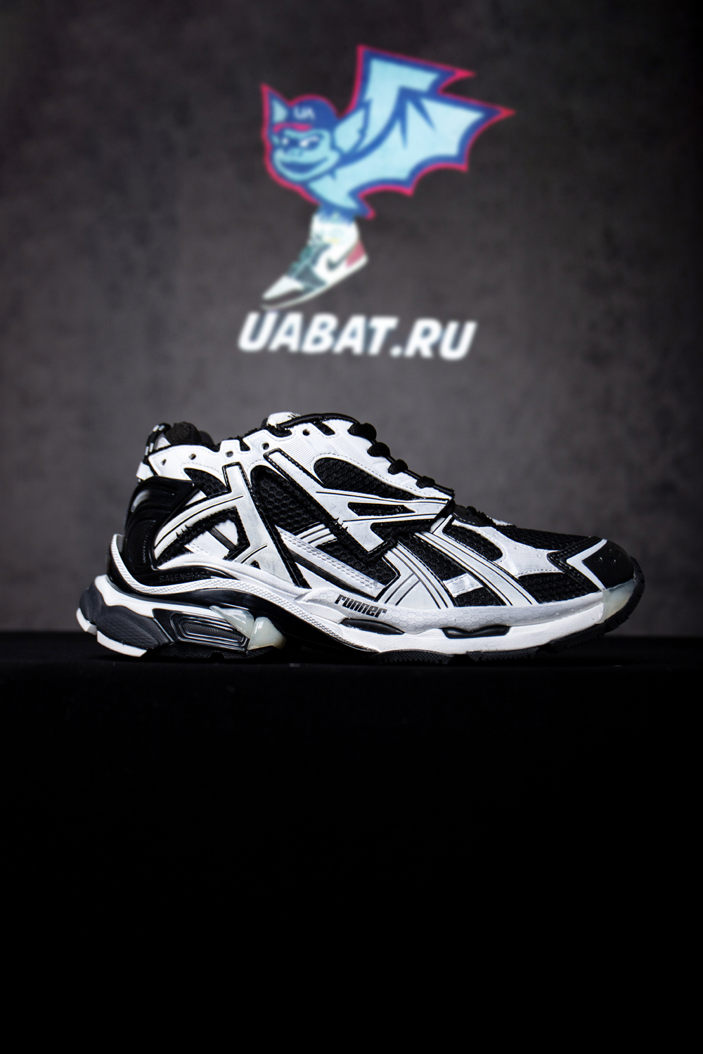 Ba*len*cia*ga runner sneaker 