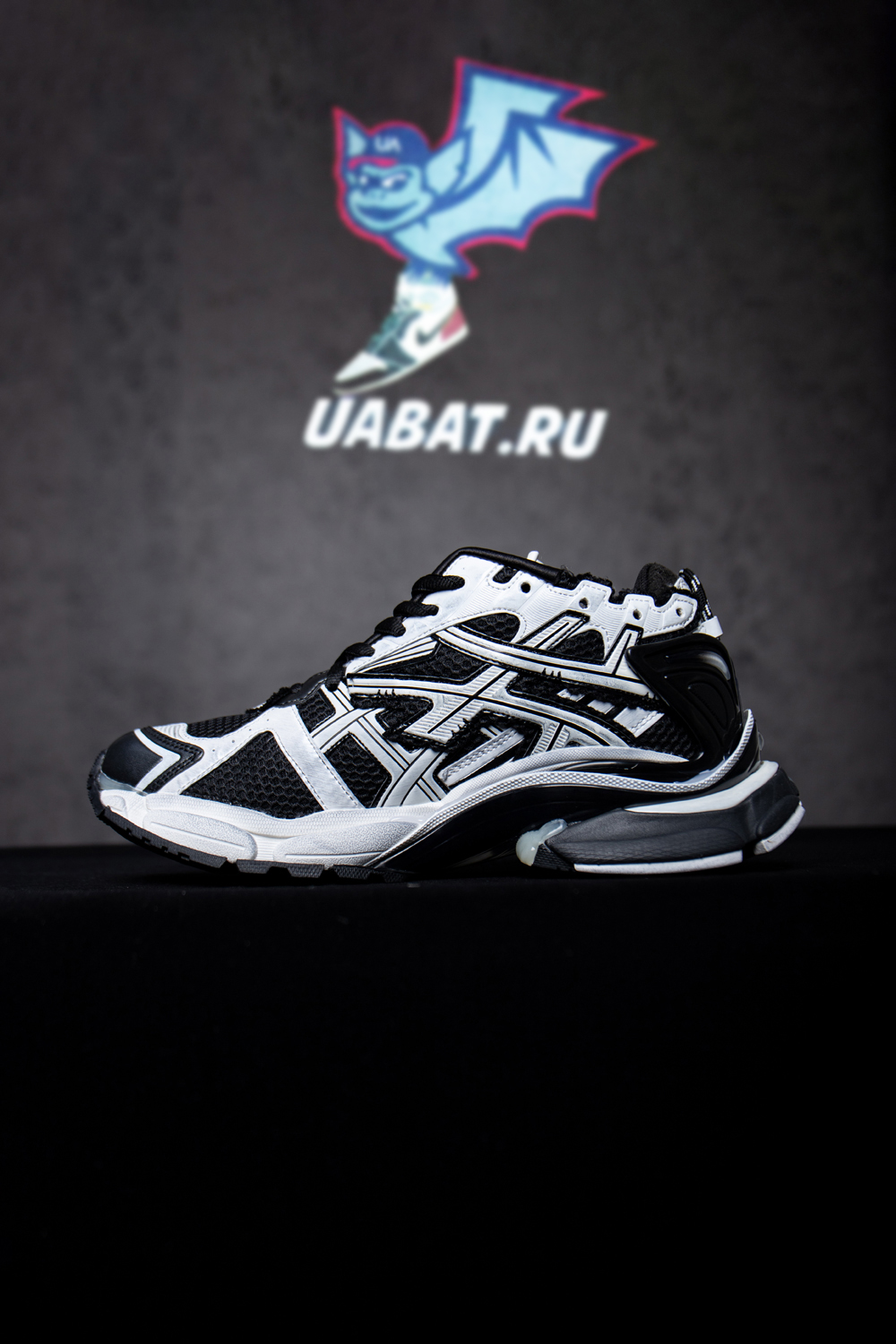 Ba*len*cia*ga runner sneaker 