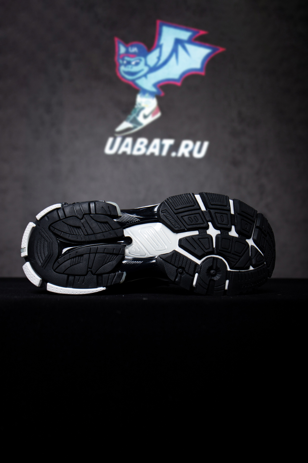 Ba*len*cia*ga runner sneaker 