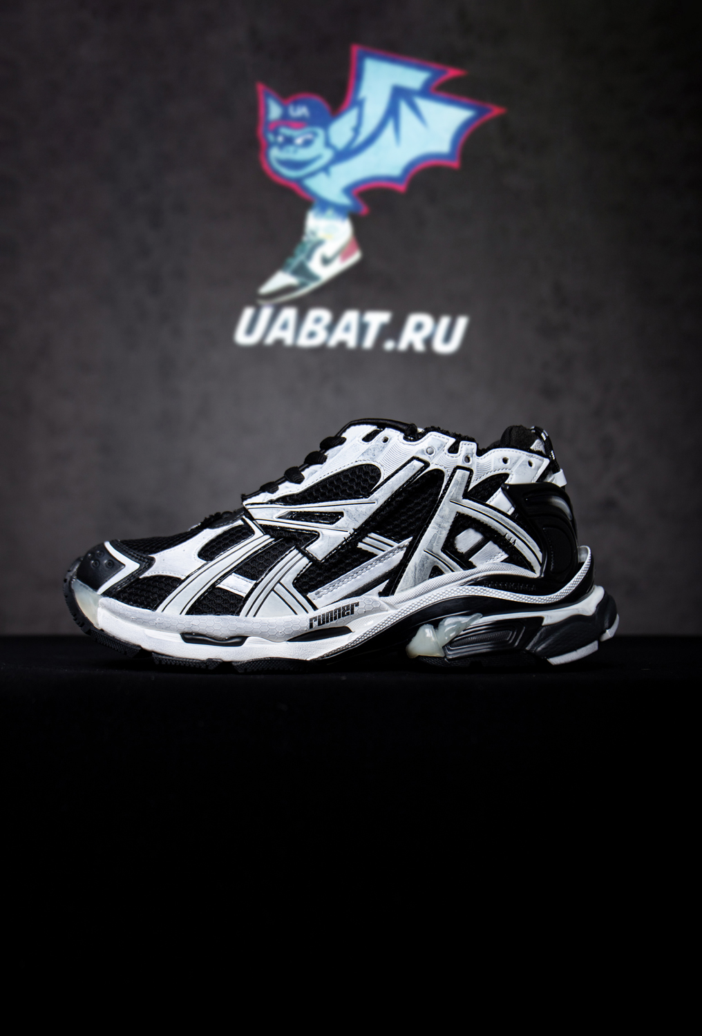 Ba*len*cia*ga runner sneaker 