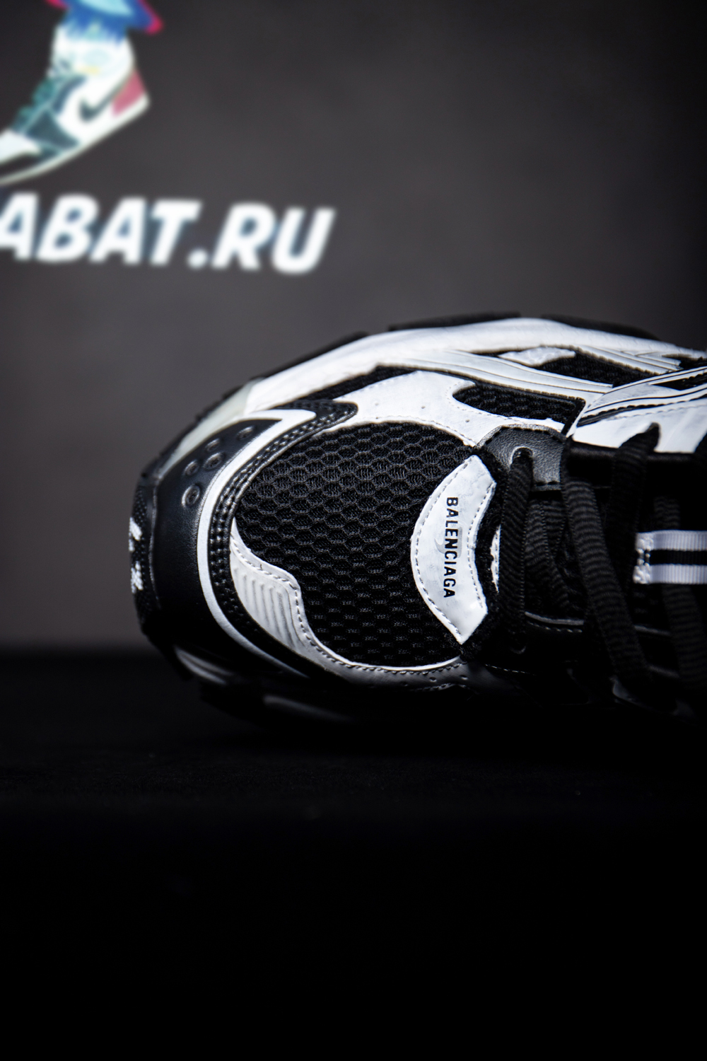 Ba*len*cia*ga runner sneaker 