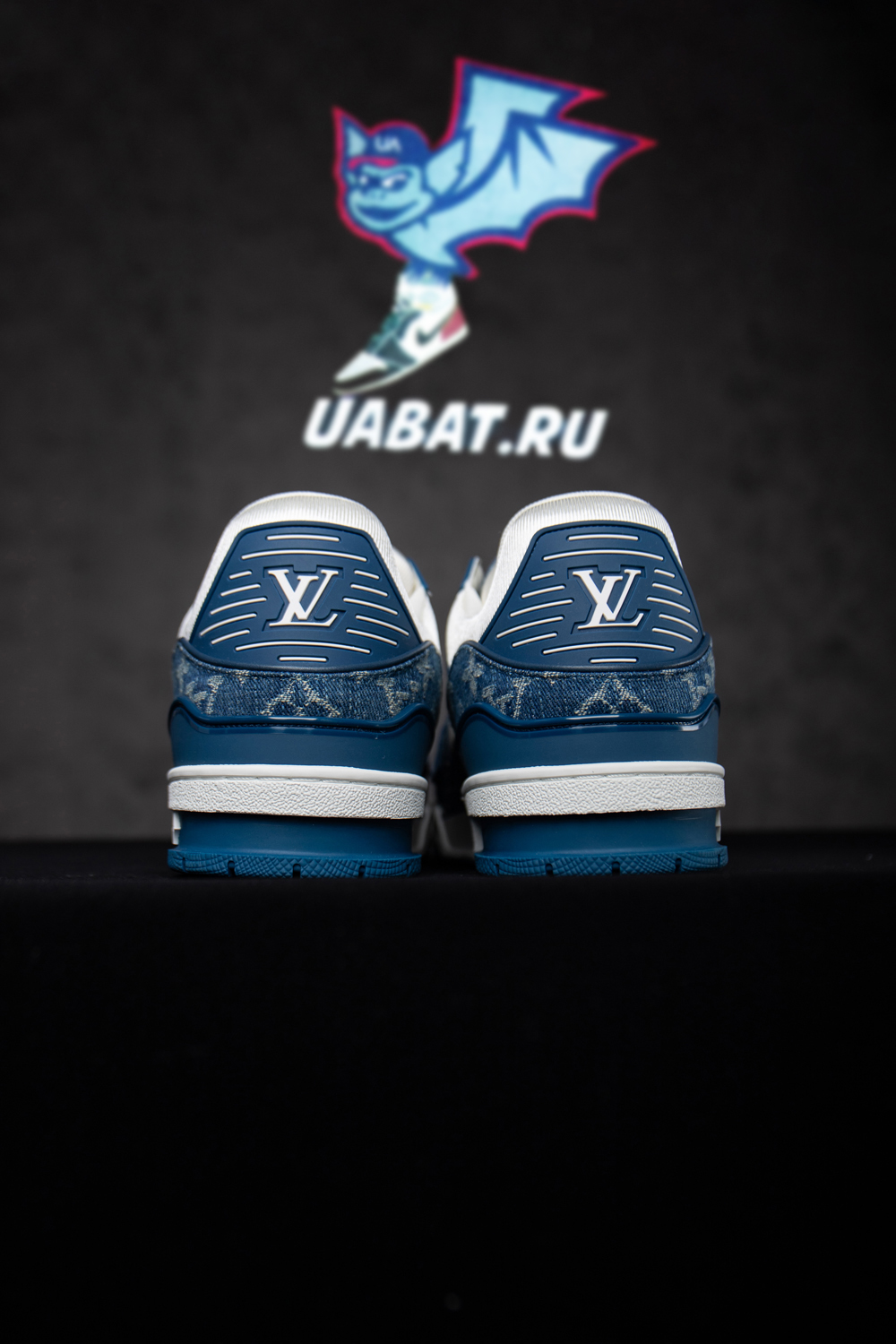 l0*is V*t0n trainer monogram denim white blue