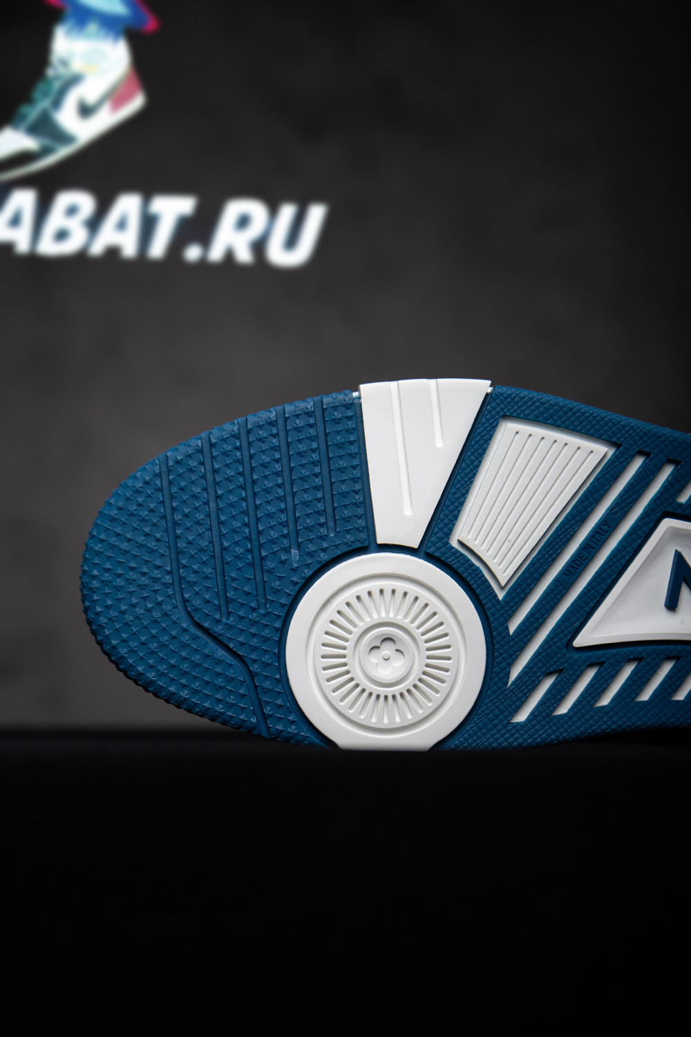 l0*is V*t0n trainer monogram denim white blue