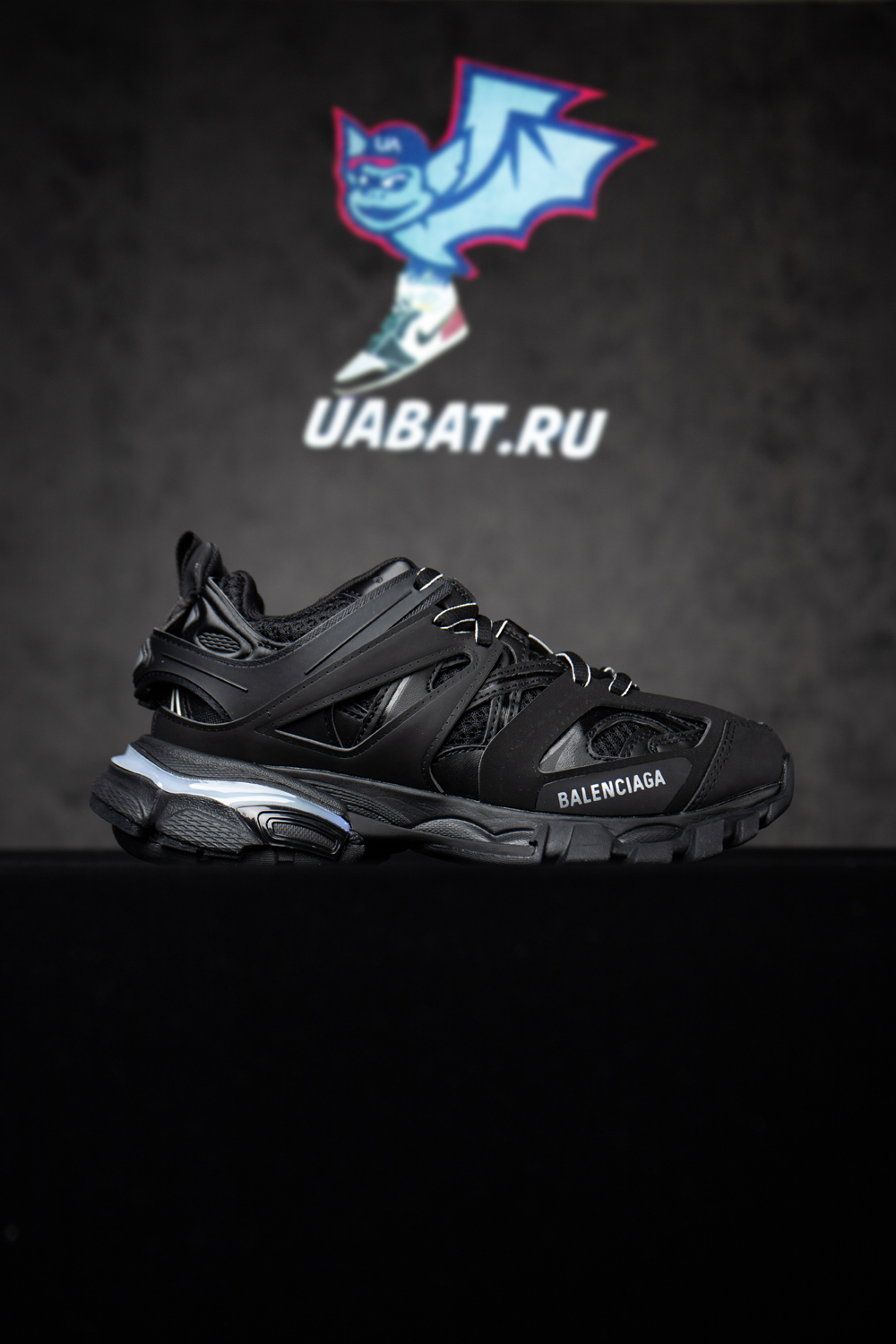 Ba*len*cia*ga track led sneaker 