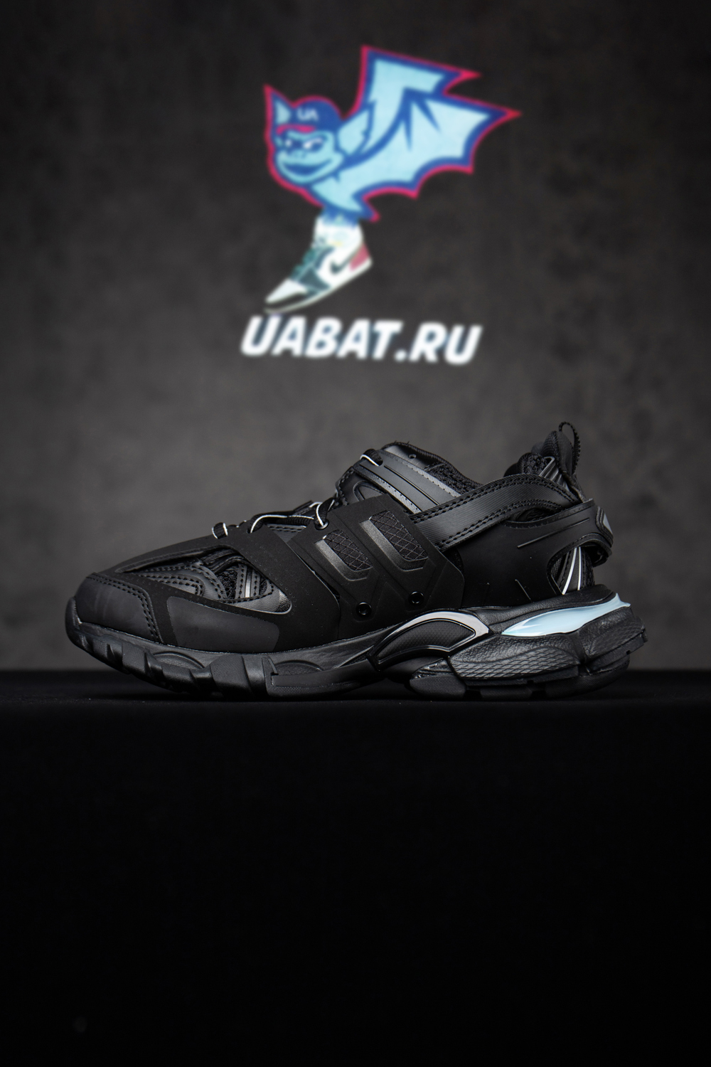 Ba*len*cia*ga track led sneaker 