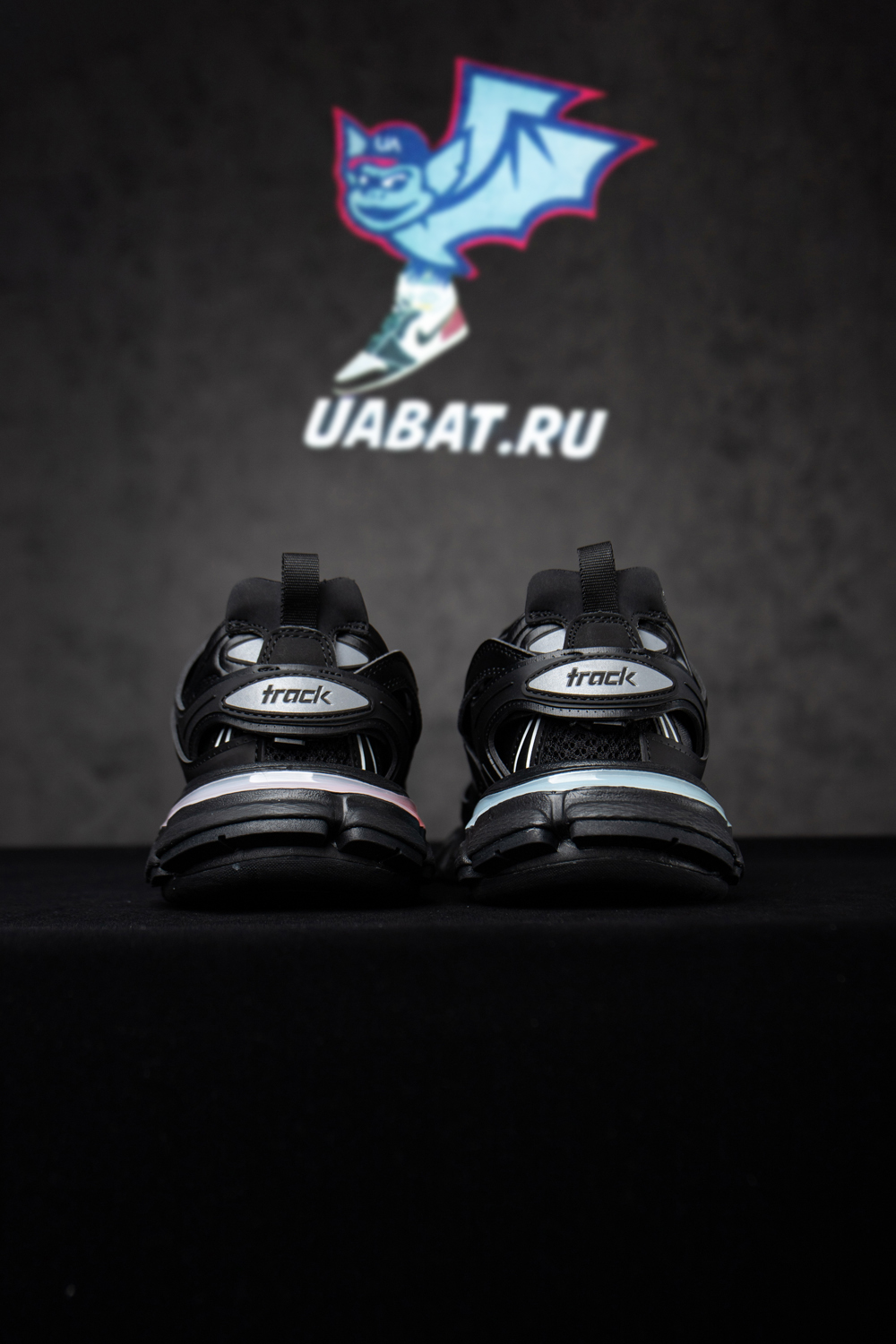 Ba*len*cia*ga track led sneaker 