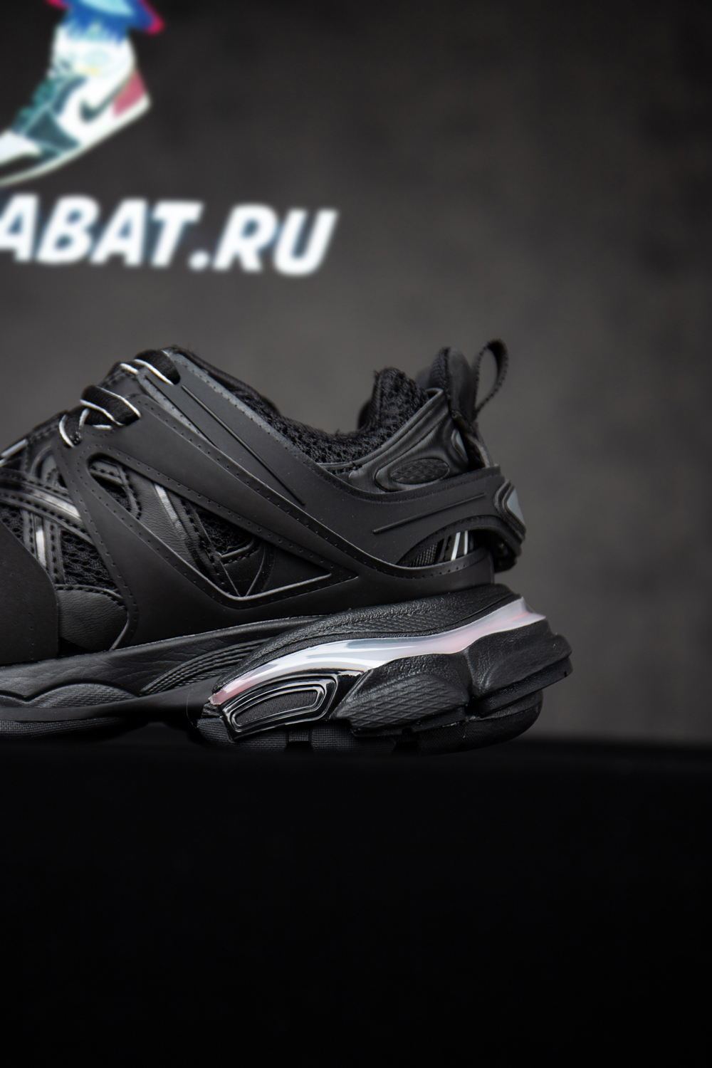 Ba*len*cia*ga track led sneaker 