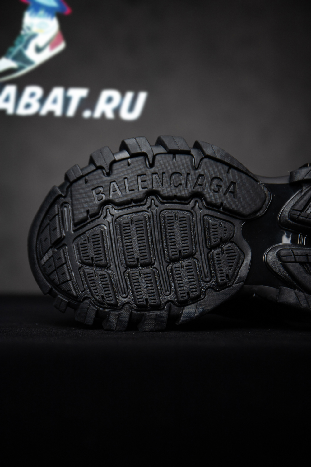 Ba*len*cia*ga track led sneaker 