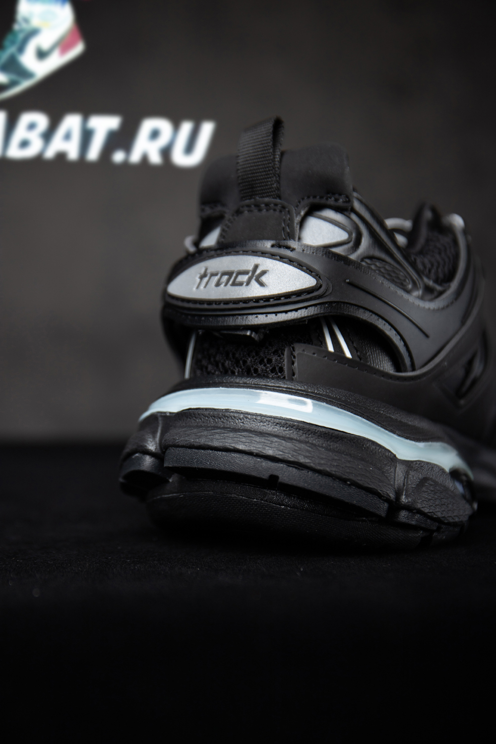 Ba*len*cia*ga track led sneaker 