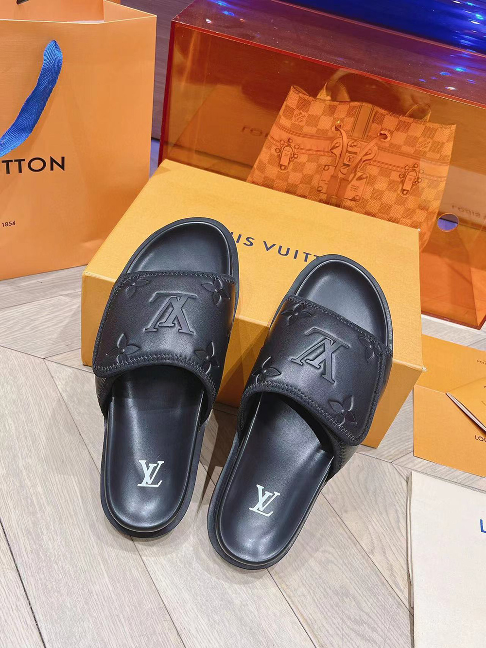 l0*is V*t0n mule miami slides 