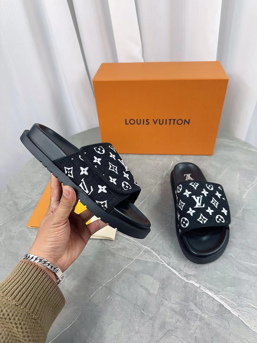 l0*is V*t0n mule miami slides