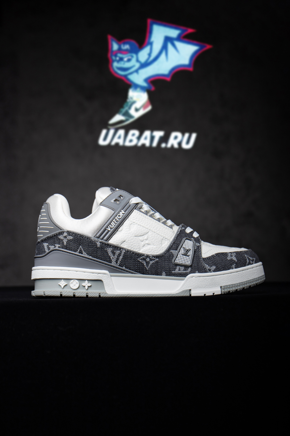 l0*is V*t0n trainer sneaker