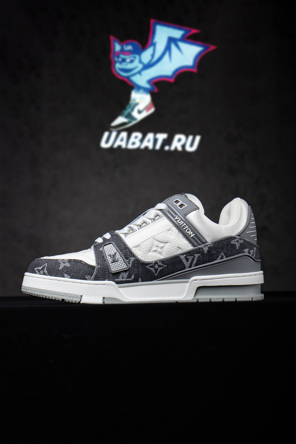 l0*is V*t0n trainer sneaker