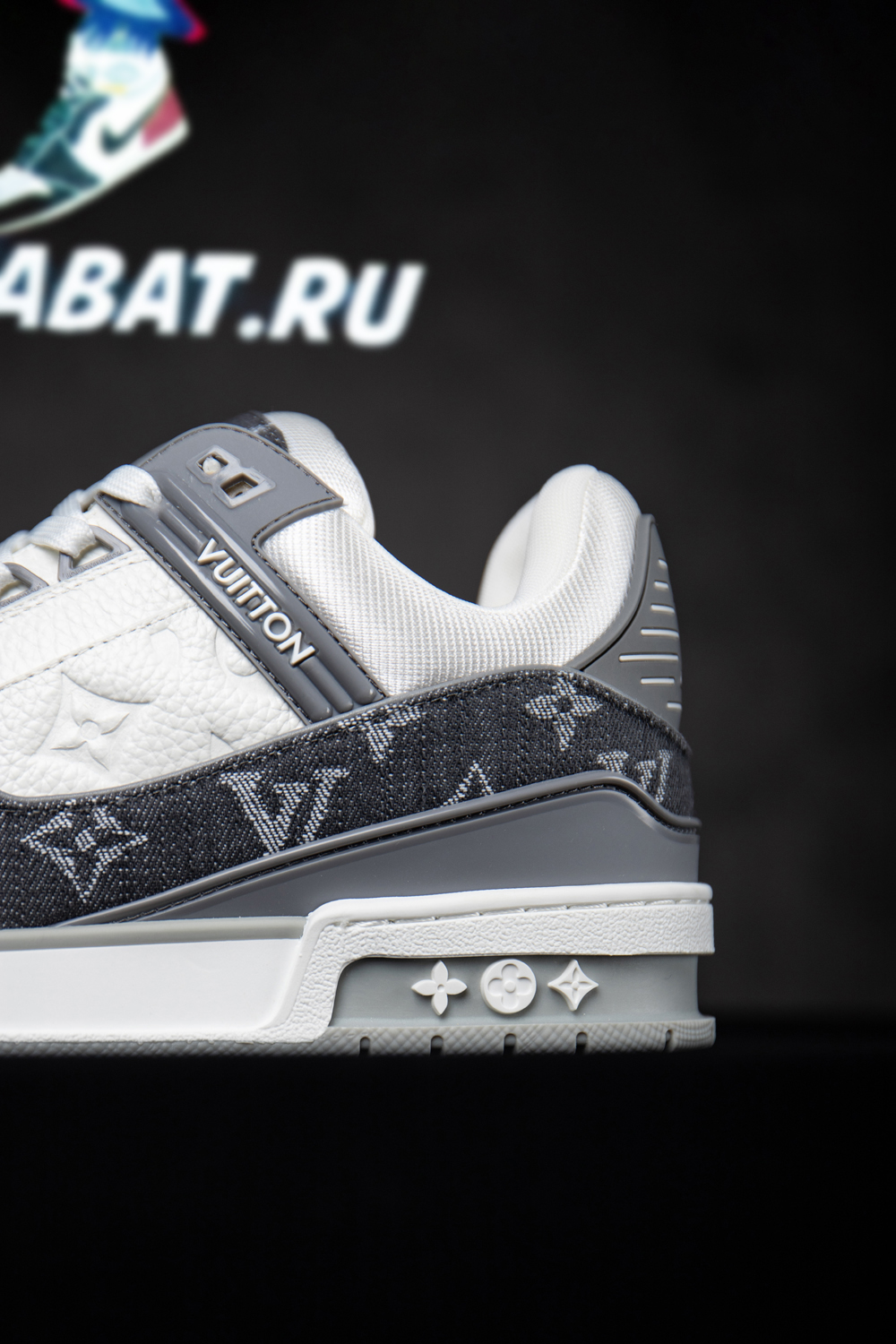 l0*is V*t0n trainer sneaker