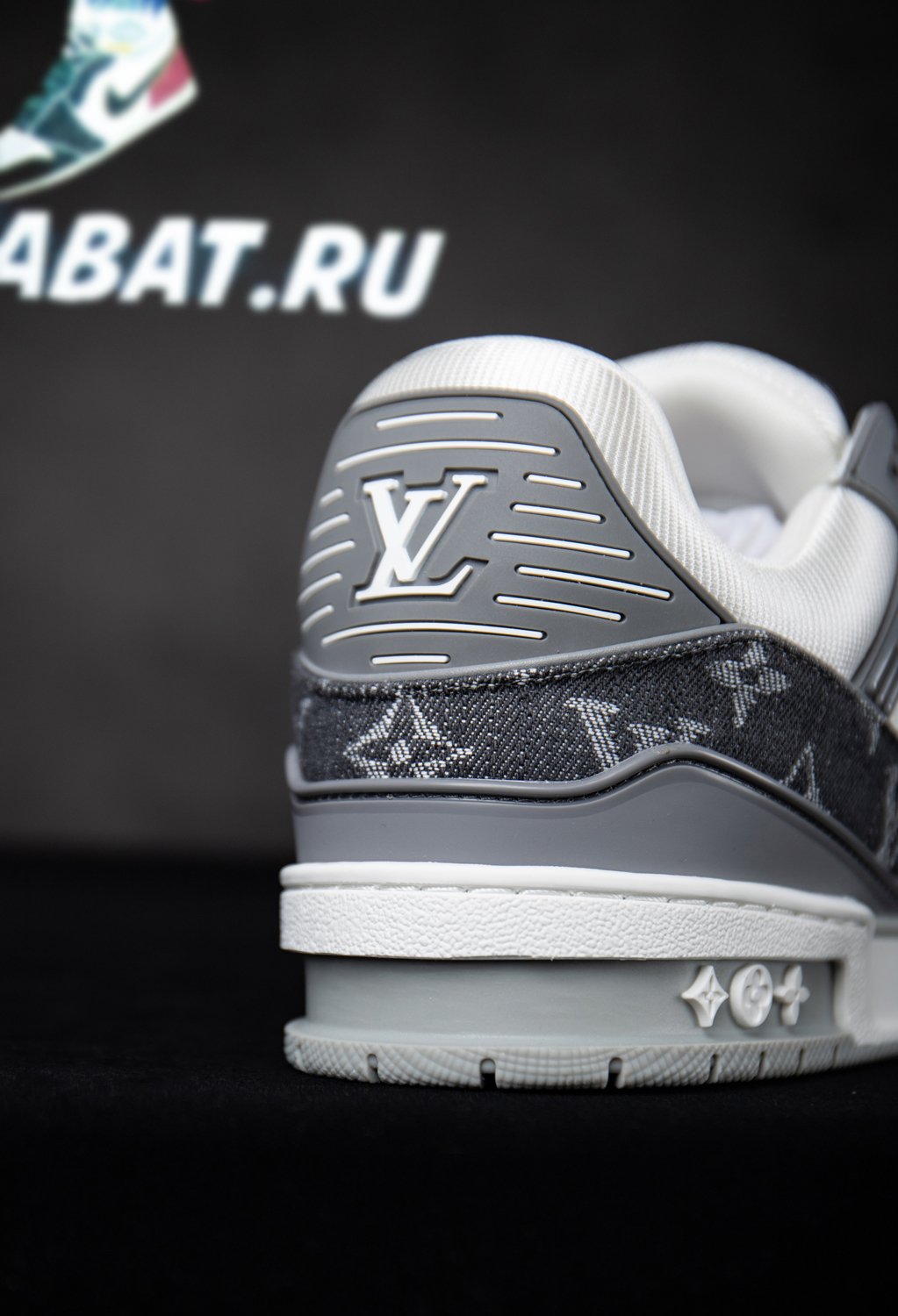 l0*is V*t0n trainer sneaker