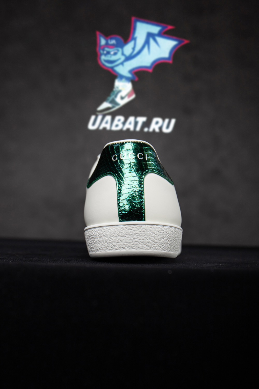 G*u*i ace embroidered 