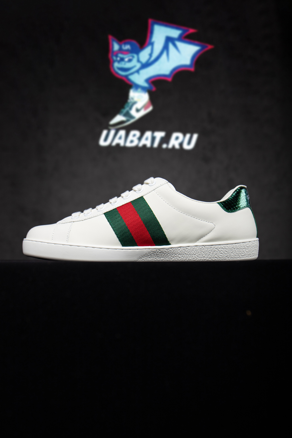 G*u*i ace embroidered 