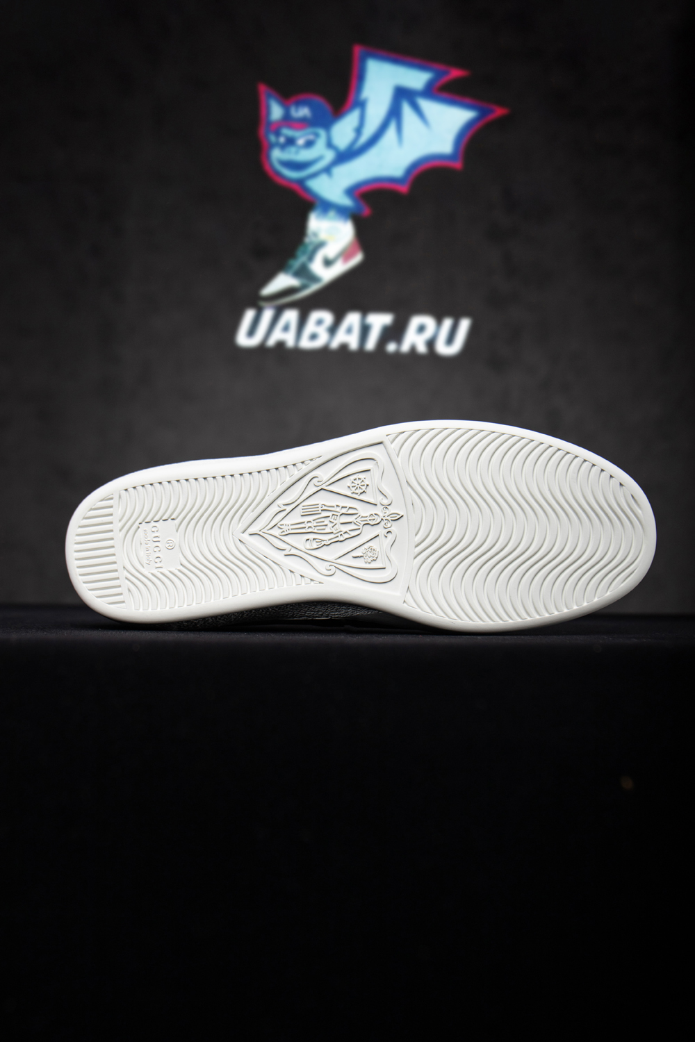 G*u*i ace embroidered 