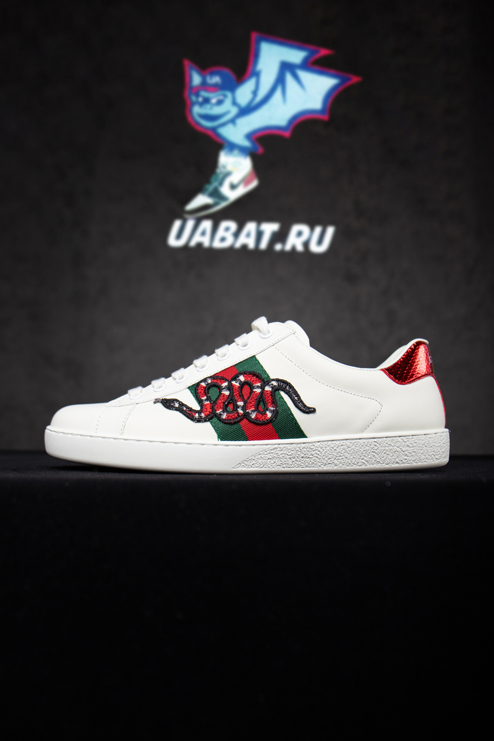 G*u*i ace embroidered 