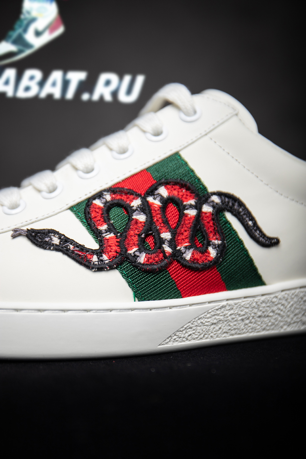 G*u*i ace embroidered 