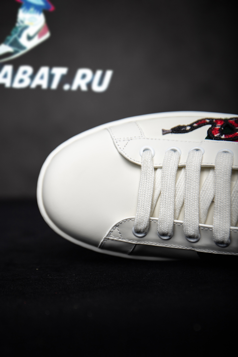 G*u*i ace embroidered 