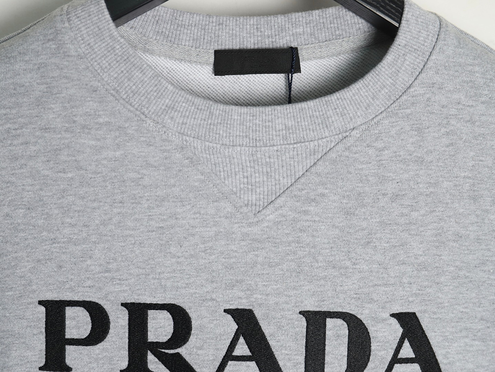 Pra*a embroidered logo crewneck sweatshirt tsk1