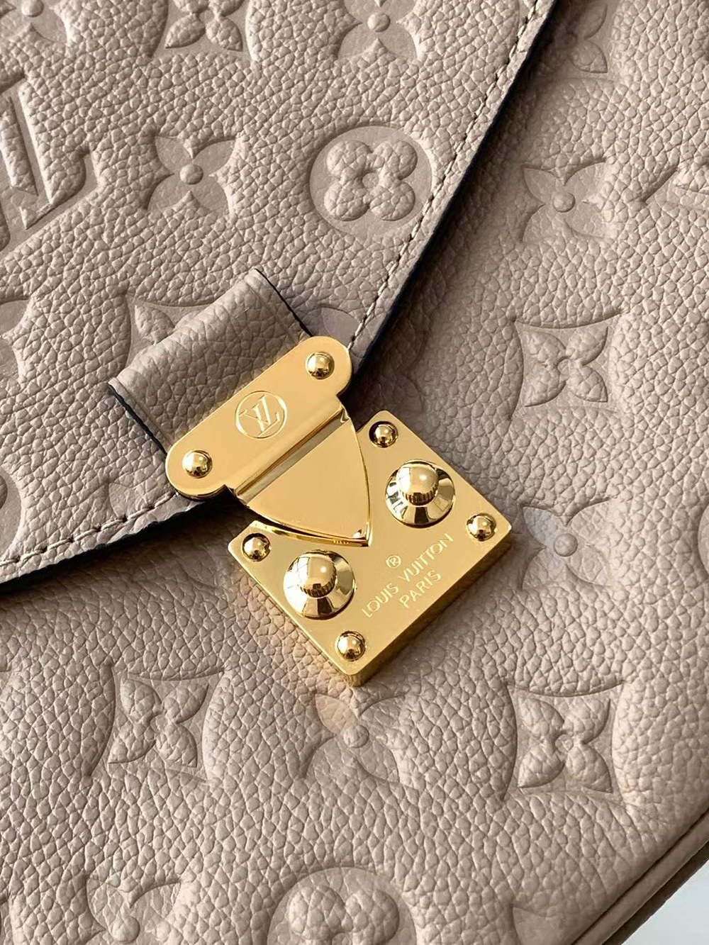 l0*is V*t0n bags m44881 25*19*7cm