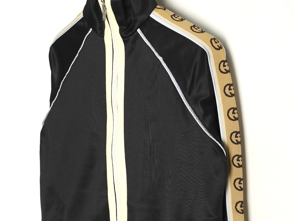 G*u*i classic side double g reflective tape jacket