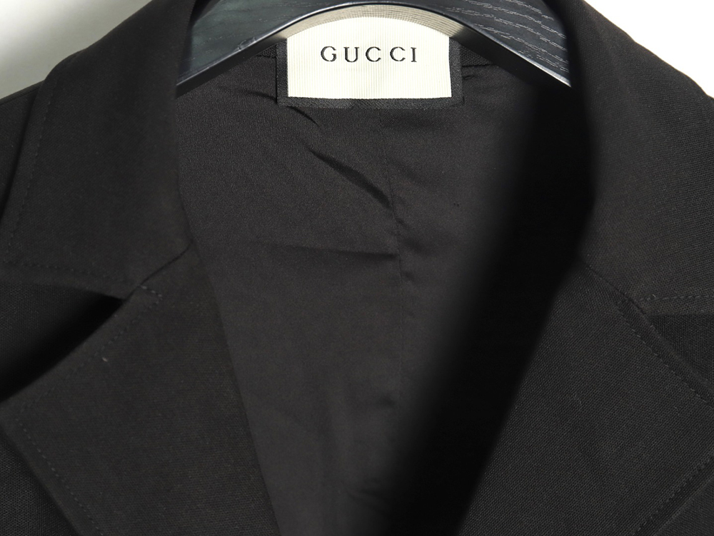 G*u*i solid satin wool jacket suit