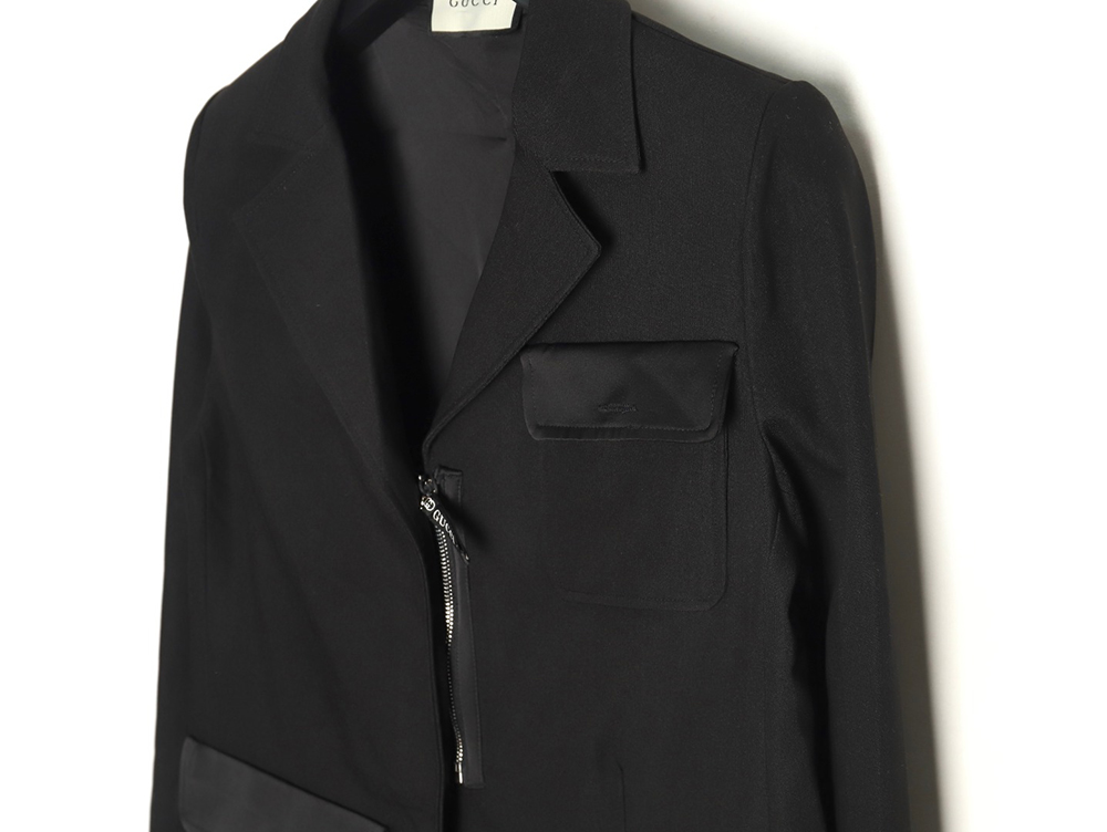 G*u*i solid satin wool jacket suit