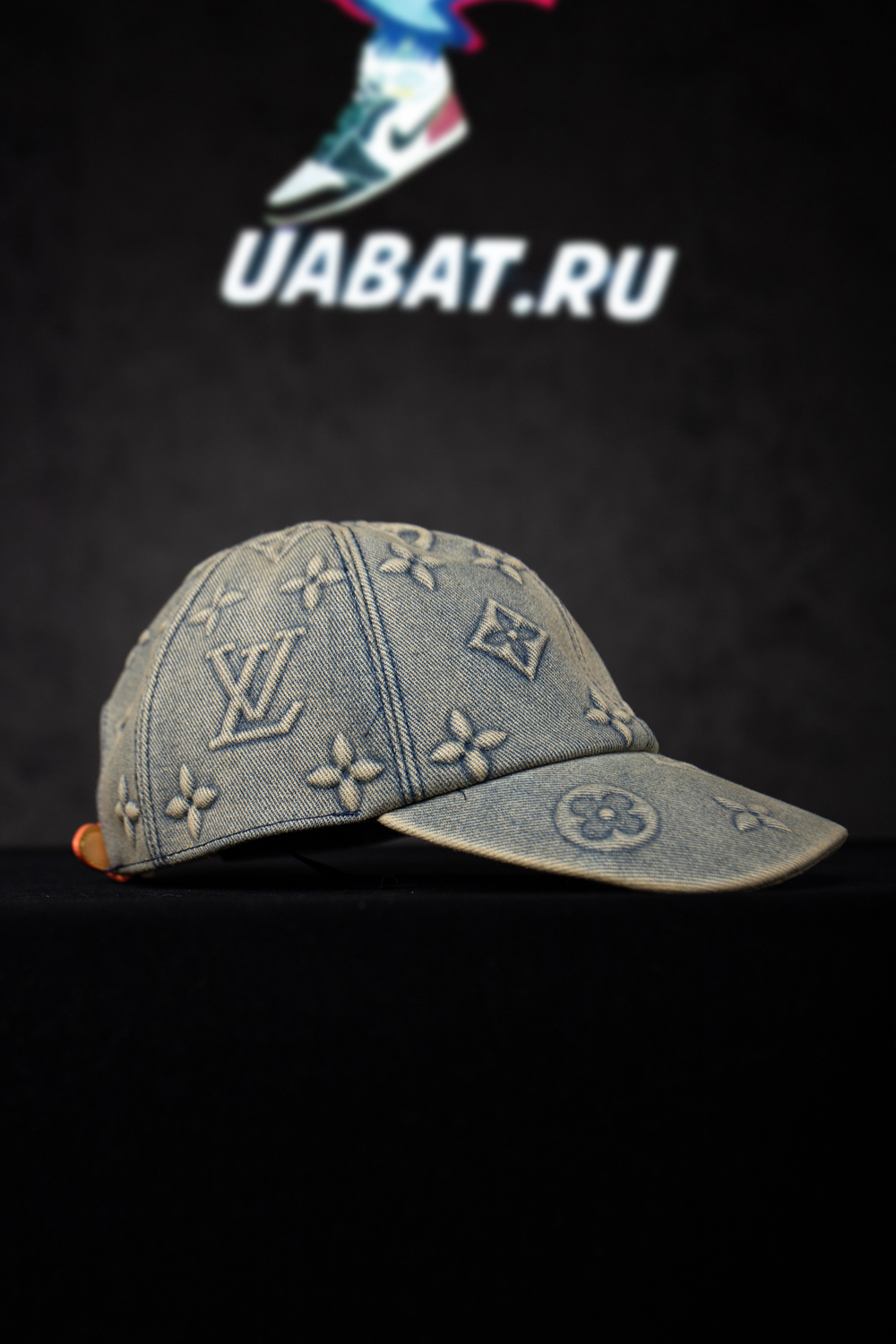 l0*is V*t0n hats m7156l