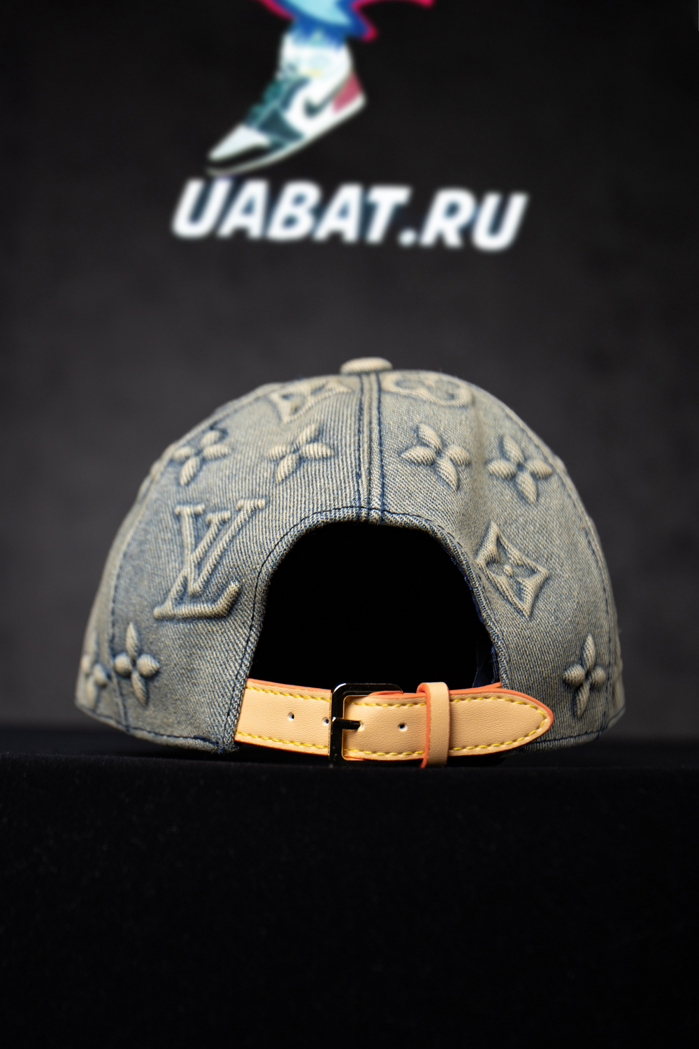 l0*is V*t0n hats m7156l