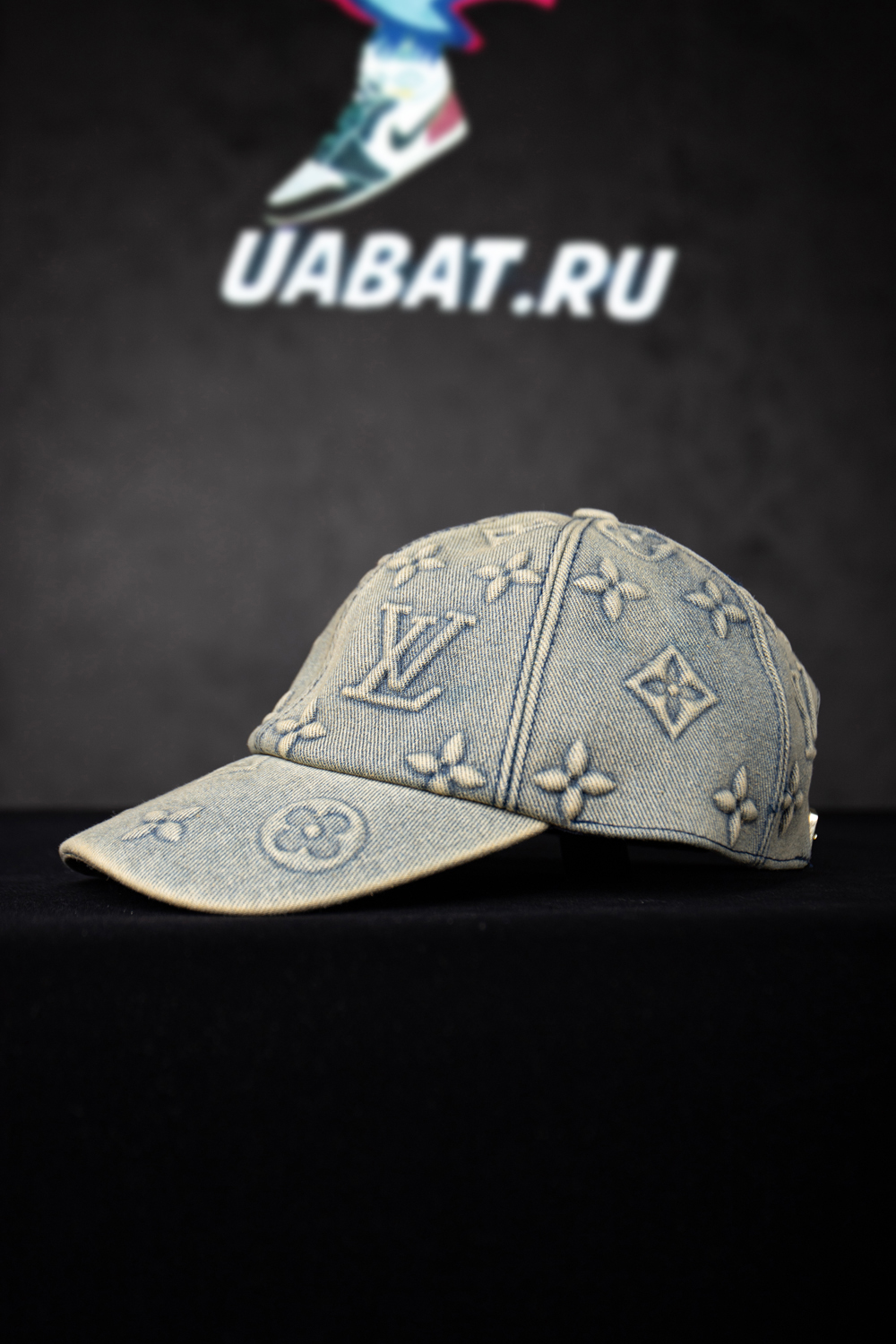 l0*is V*t0n hats m7156l