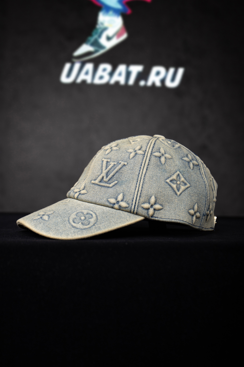 l0*is V*t0n hats m7156l