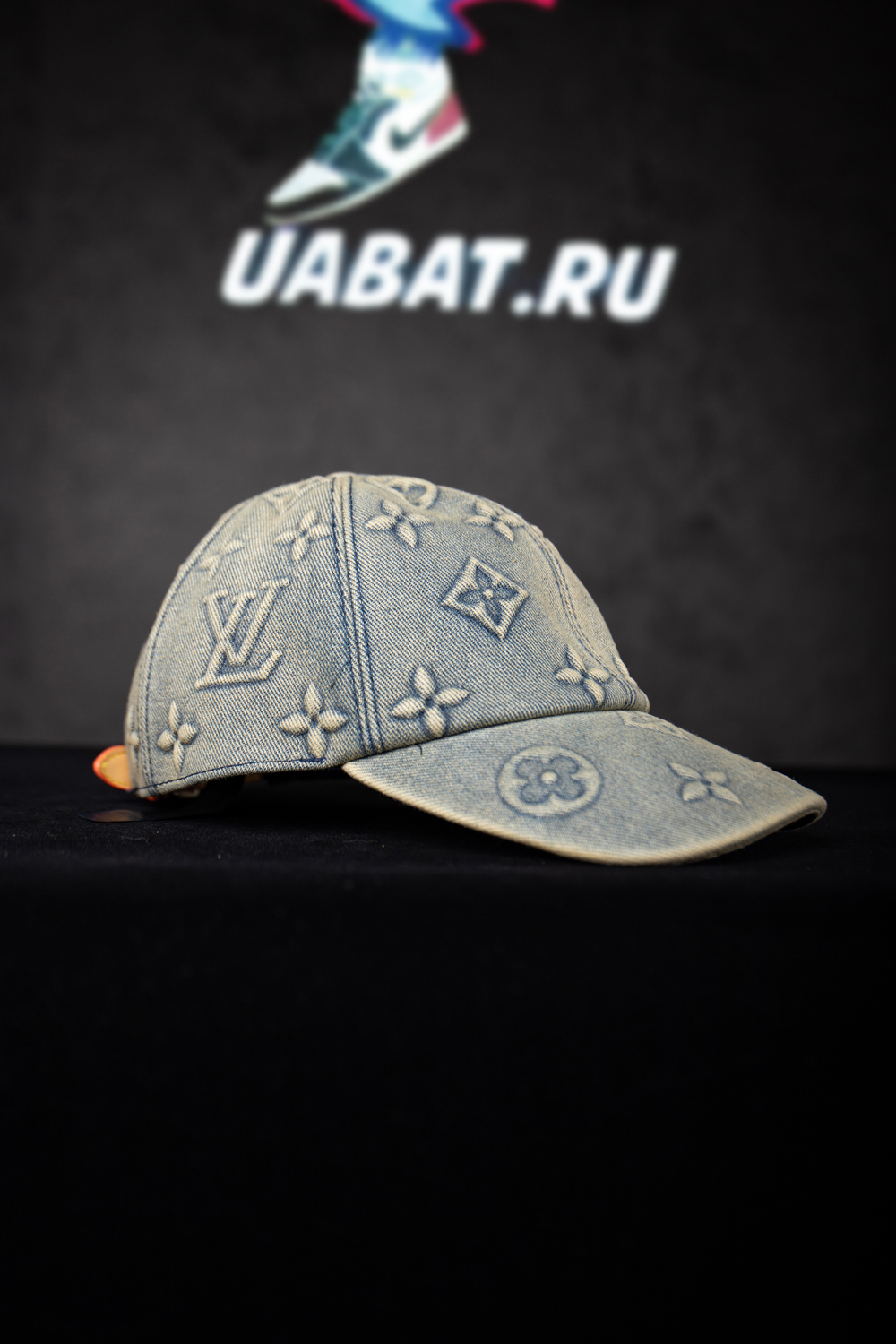 l0*is V*t0n hats m7156l