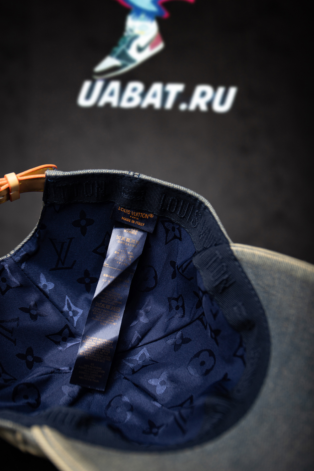 l0*is V*t0n hats m7156l