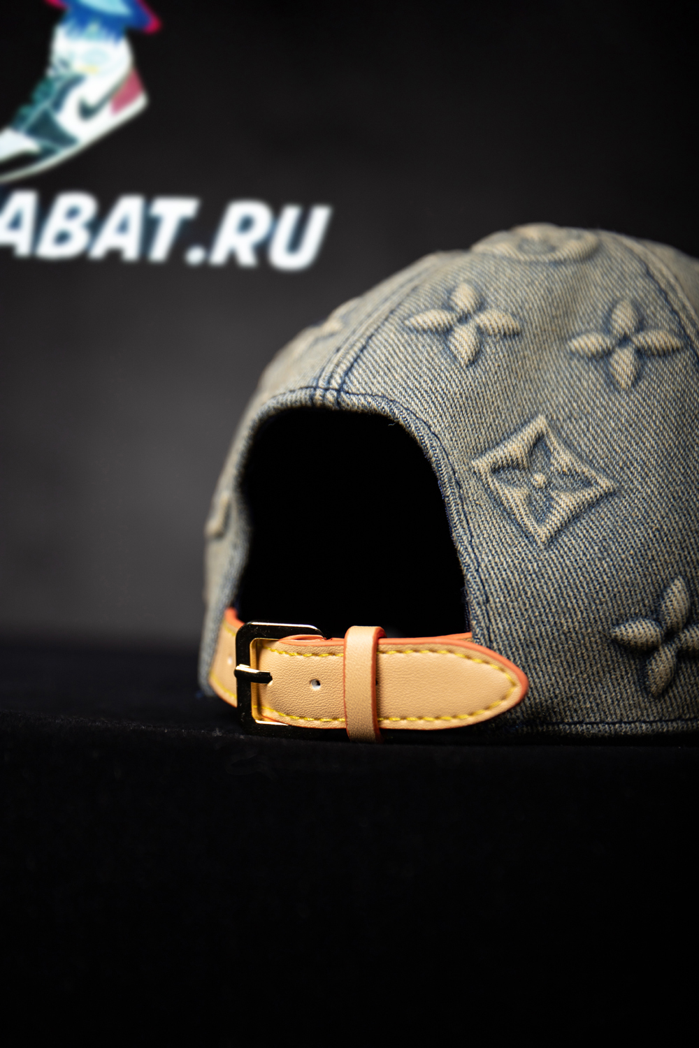 l0*is V*t0n hats m7156l