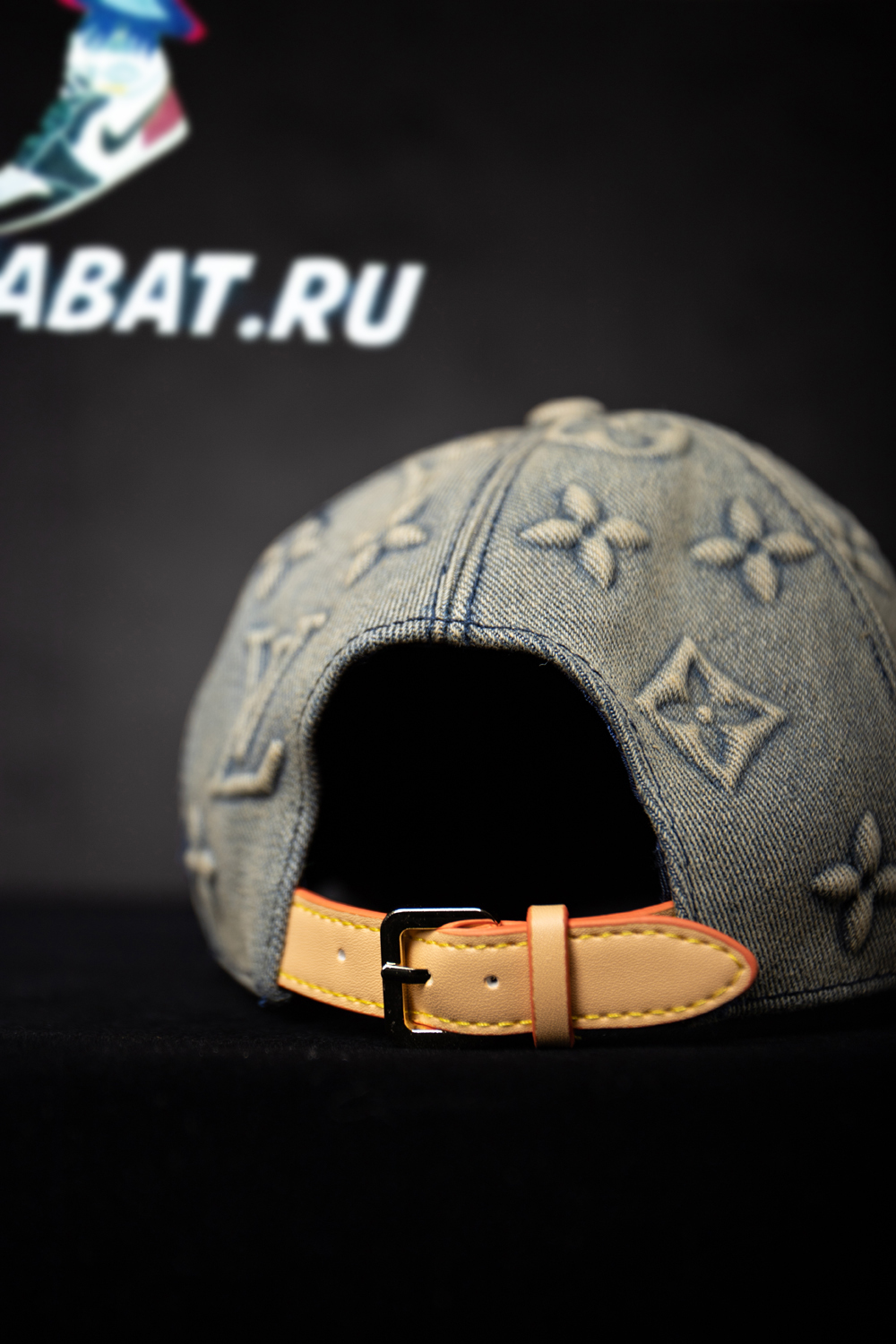 l0*is V*t0n hats m7156l