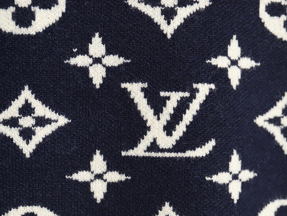 l0*is V*t0n chain all over print monogram round neck sweater tsk1