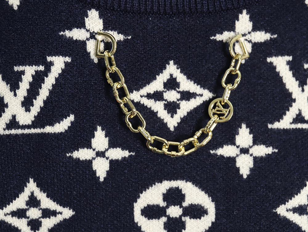 l0*is V*t0n chain all over print monogram round neck sweater tsk1