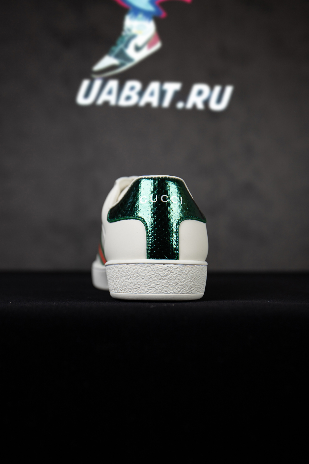 G*u*i ace embroidered 