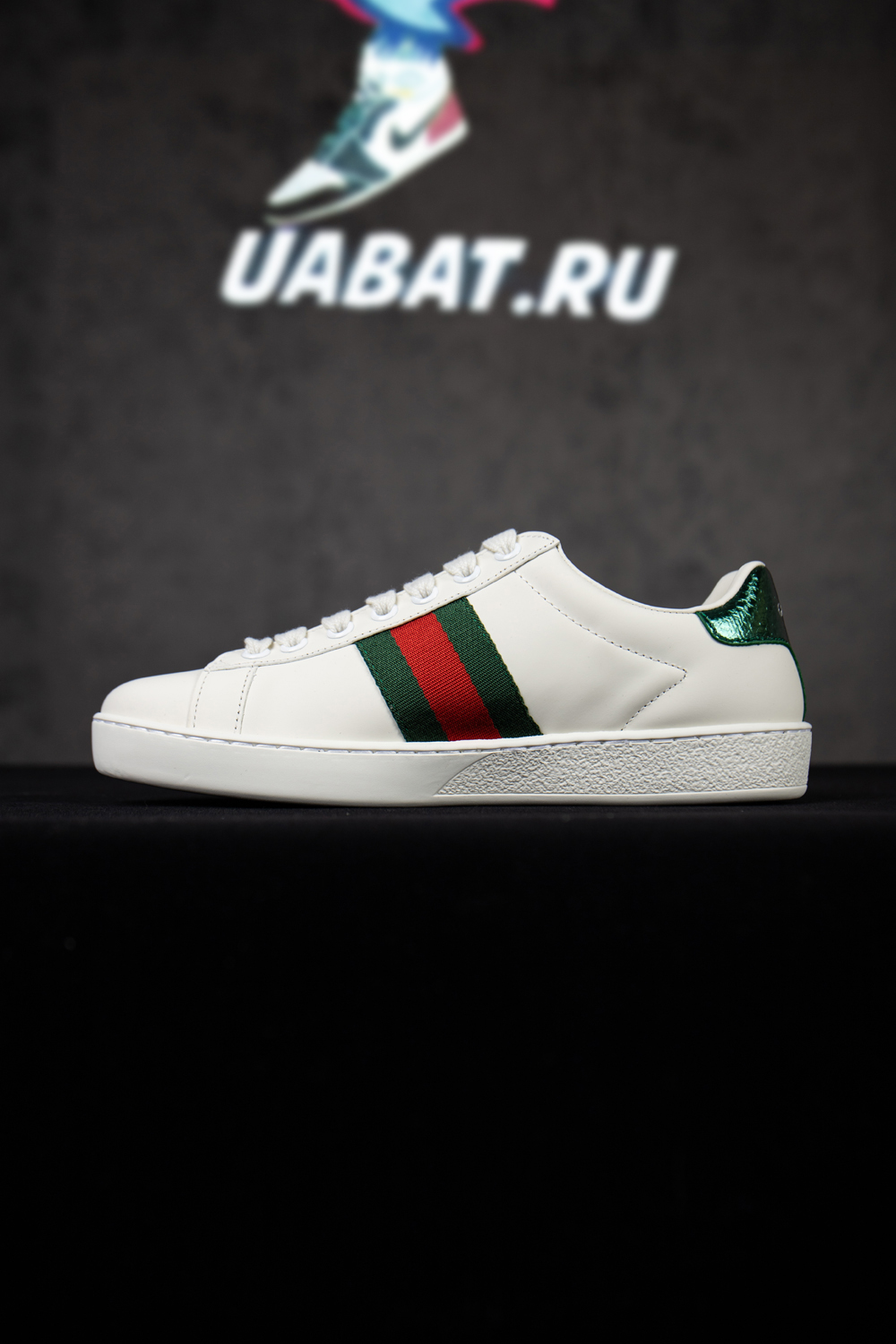 G*u*i ace embroidered 