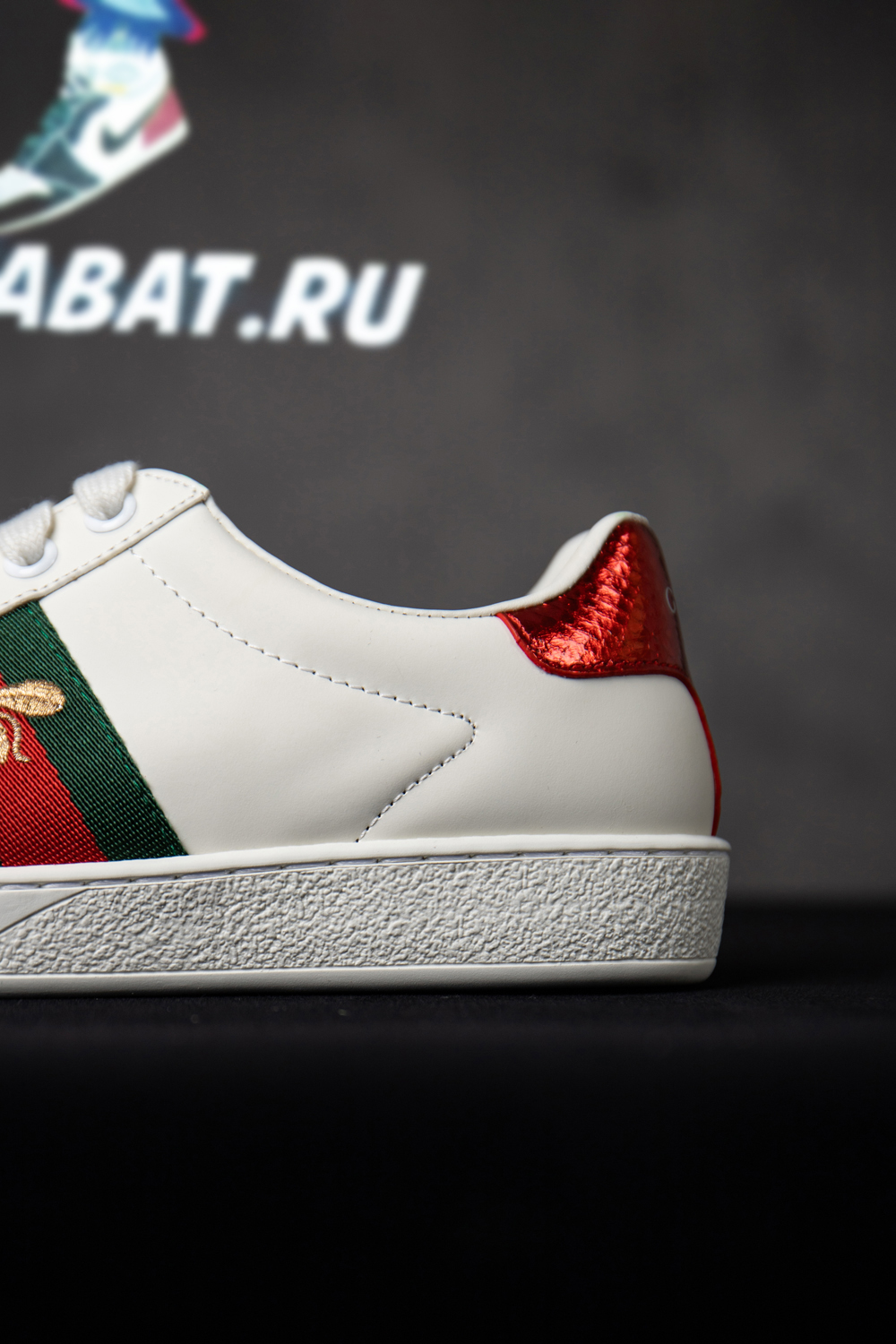 G*u*i ace embroidered 