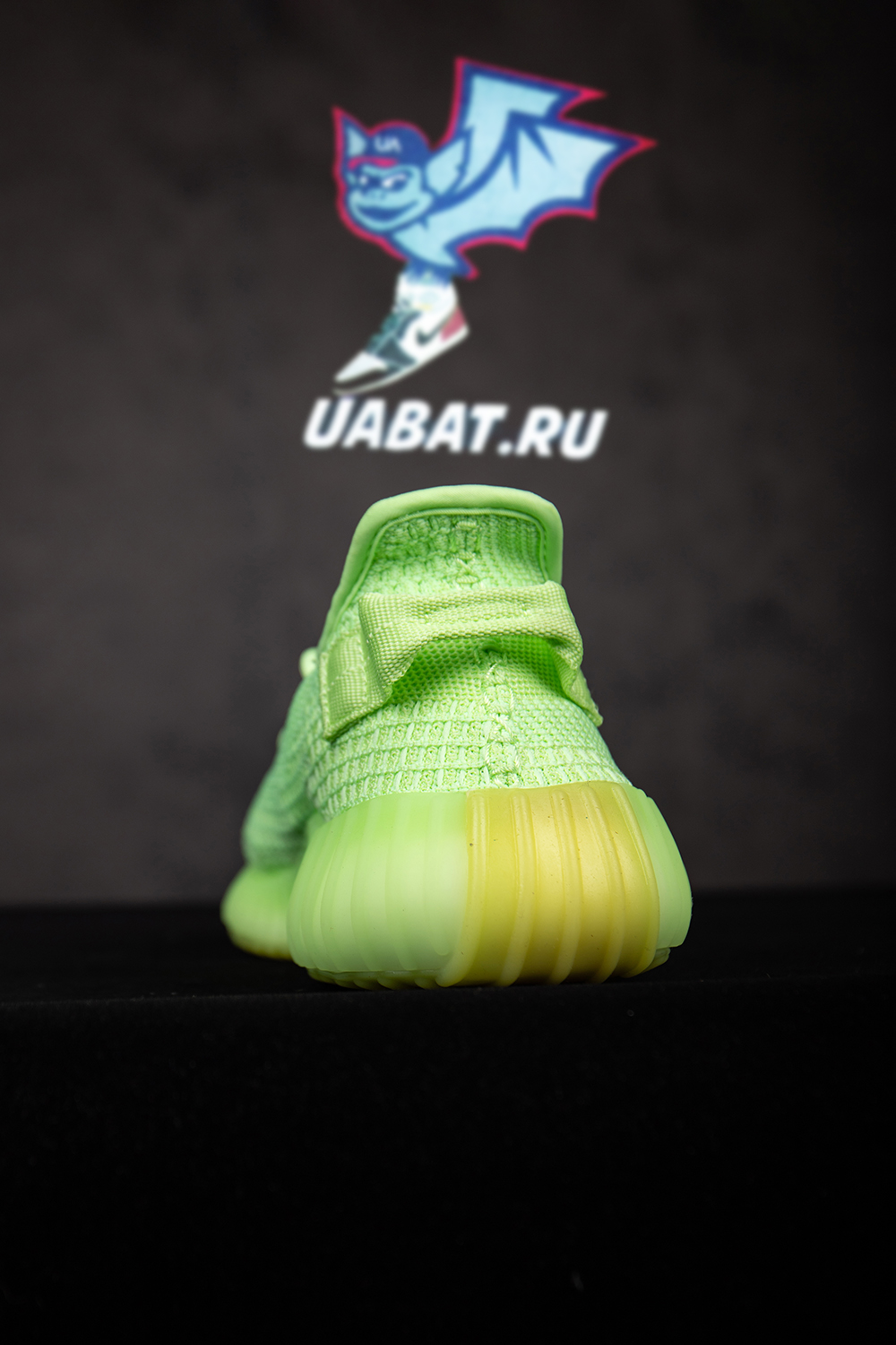 Y**zy boost 350 v2 gid glow