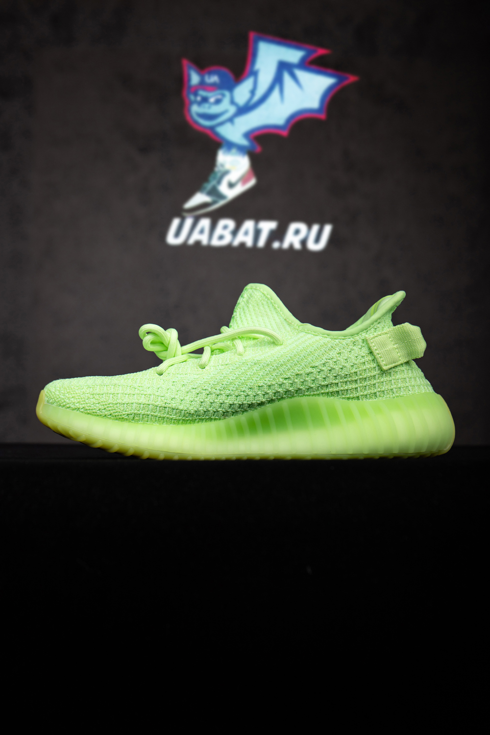 Y**zy boost 350 v2 gid glow