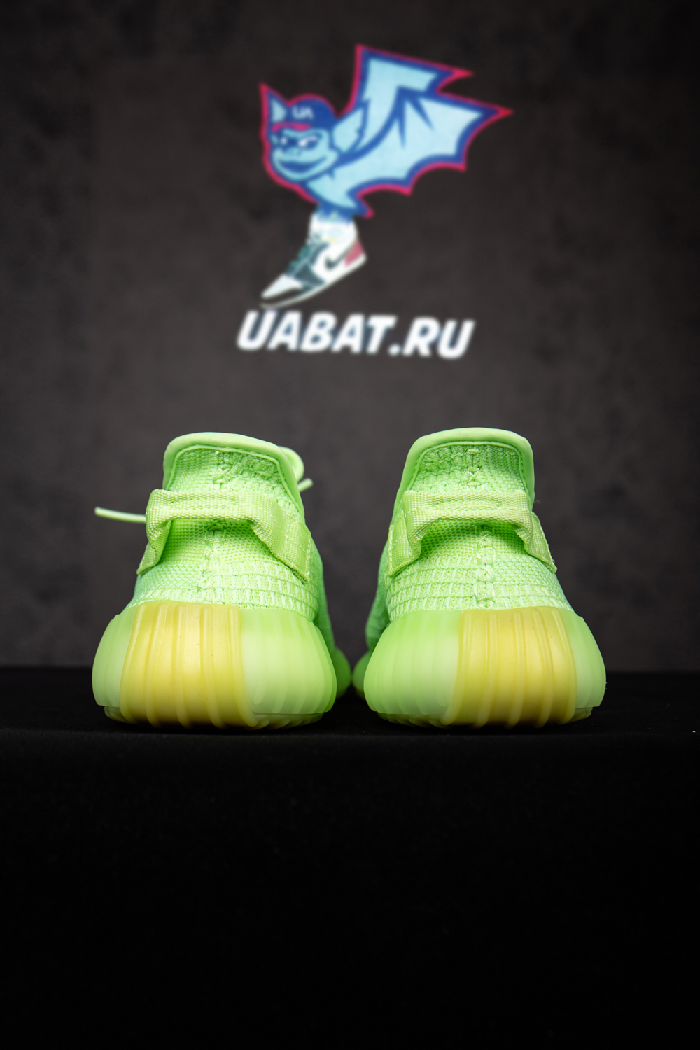 Y**zy boost 350 v2 gid glow