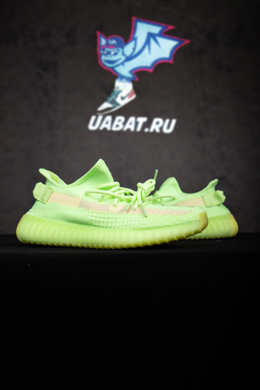 Y**zy boost 350 v2 gid glow