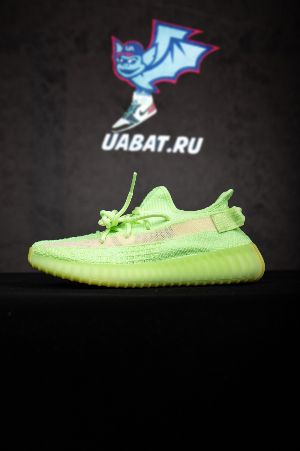 Y**zy boost 350 v2 gid glow