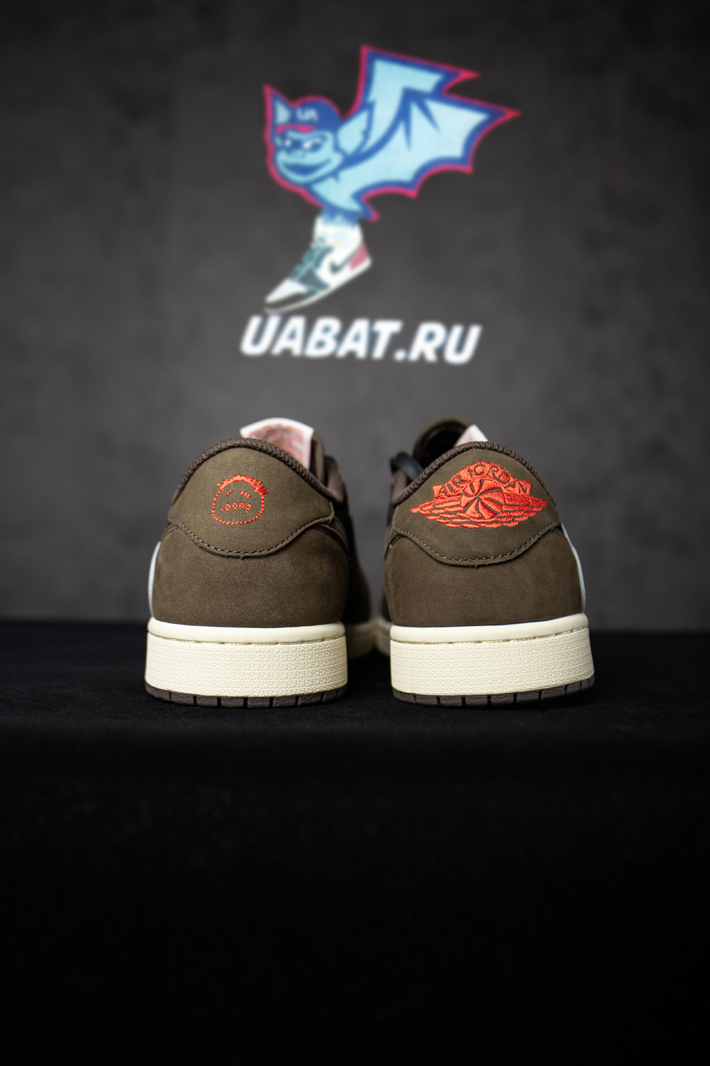 TRAVIS SCOTT X AIR JORDAN 1 LOW 